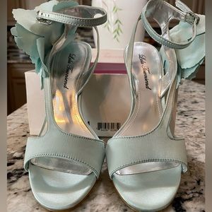 Lulu Townsend Mint heels